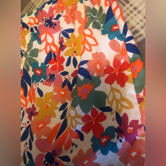 NWT flowered skirt - Picture 7 of 7